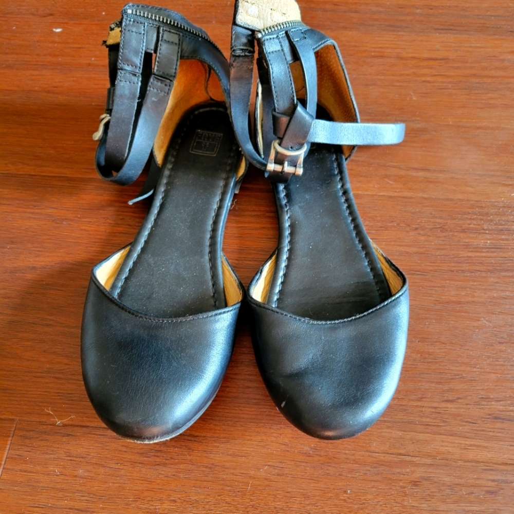 Frye Ankle Strap Ballet Flats sz 9